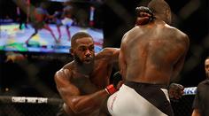 Jon Jones se do UFC vrátil vítězně. Tohle ale není pravý pás, řekl