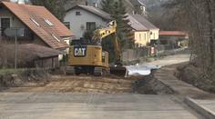 Obec Rozsochatec je rozkopaná už skoro rok. Místní jsou zoufalí