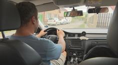 Asistenční systémy v autech mohou škodit, uznali experti. Rozptylují řidiče