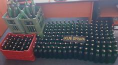 Pančovaného alkoholu mezi lidmi přibývá. Celníci už zabavili tisíce litrů