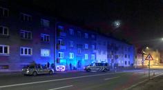 Pejskař přecházel ulici a srazilo ho auto. Muž je zraněný, pes nepřežil