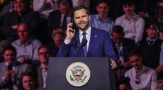 Ponížení J. D. Vance: Trump ho ztrapnil před davem tisíců lidí