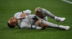 Zápas blbec pro Mbappého. Nedal dvě penalty a poté se zranil. Zmešká Bayern?