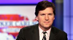 Kontroverzní moderátor Tucker Carlson končí. Televize se ho zbavila