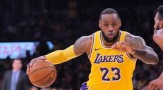 Detroit po šesti prohrách slavil. Lakers si poradili s Charlotte!