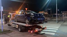 Auto vjelo do lidí v bráně boleslavské škodovky, několik zraněných