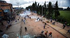 Protesty v Kolumbii se mění ve válku, prezident poslal do ulic armádu