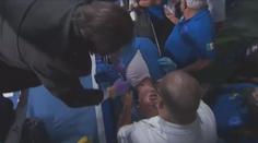Boxer minul a trefil rozhodčího místo soupeře. Z ringu ho odnesli na nosítkách