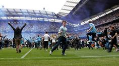 Nešvar v Premier League. Fanoušci při oslavách napadli brankáře Olsena