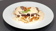 Zlatá labuť u sporáku: Recept na hovězí roštěnou podle Oldřicha Nového