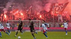 Pyro, čtyři góly i komický vlastňák. Hamburské derby bavilo
