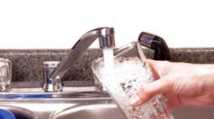 Děsivá studie: V pitné vodě je obří množství jedovatých plastů!