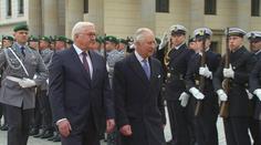 Karel III. je na první zahraniční cestě. V Německu ho čekaly tisíce lidí