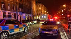 Auto srazilo v centru Prahy dva chodce, oba jsou těžce zranění