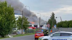 Po požáru v Praze může být rybník a potok znečištěný, platí zákaz koupání