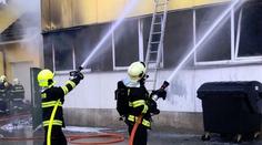 Požár zachvátil halu v Prostějově! Škoda přesáhne pět milionů korun