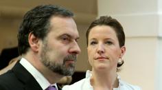 Prostřelené letadlo a óda na USA, Stropnický není první ministr s průšvihem
