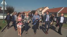 Pavel zavítal do Hrušek, které zničilo tornádo. Opravy domů ani po letech neskončily