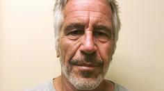 Epstein si měl psát i s členkou královské rodiny. Hluboce toho lituji, přiznala
