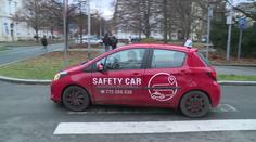 Noví řidiči budou smět za volant hned po zkoušce. Policie je zkontroluje on-line