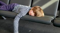 Děti spaly na zemi, vyhazovali nás na déšť. Turisté čekali na let desítky hodin