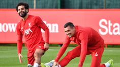 Dobrák Salah! Přijel natankovat a platil za všechny, přidal se i spoluhráč