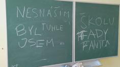 Fantom nechal ve škole vzkaz a ukradl část počítače. Šlo o žáka
