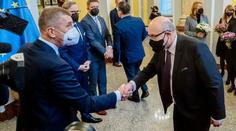 VIDEO: Babišovo děleno v adrese. Válka sepsul za češtinu, sám udělal chybu