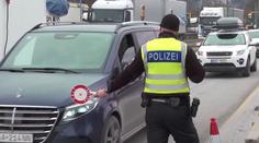 Vláda zpřísní opatření proti migraci. Je to jen šaráda, hřmí experti i opozice