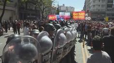 Tisíce lidí v Argentině vyšly do ulic. Nesouhlasí s řešeními ekonomické krize