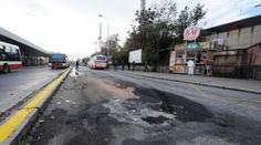 Vrak autobusu na Smíchově zmizel. Odvezl ho majitel, přelstil úřady