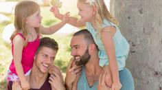 Revoluční změna: Homosexuálové mohou adoptovat děti partnera