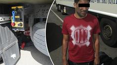 Celníci objevili na kole kamionu migranta! Jel z Maďarska do Prahy