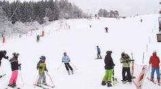 Velké skiareály zahajují sezónu, rozjede se ale jen část sjezdovek