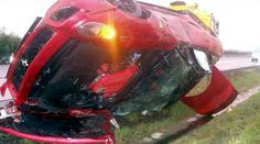 Ferrari vletělo do taxíku, zabilo tři lidi