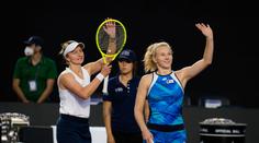 Krejčíková se Siniakovou postupují ze skupiny, porazily vítězky Wimbledonu