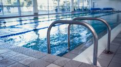 Zavřená hřiště i bazény. Sportovci živoří, odnese to i veřejnost