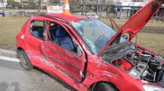 Policie pátrá po viníkovi: Vozem odmrštil peugeot pod kamión!