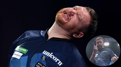 Další obří zkrat skotského šipkaře. Na velkém turnaji ukázal do kamery prostředníček