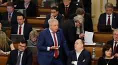 Dusno v ČSSD! Zradit vládu chtěli i další, Hamáček hrozil odchodem