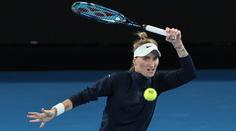 Skvělá Vondroušová vyřadila v Austrálii světovou dvojku! Dál jde i Plíšková