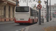 Kvůli drahotě lidé častěji využívají MHD. Ušetří i tisíce korun měsíčně