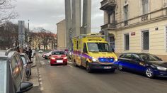 Dvě nehody během jedné hodiny. Auta v Praze srazila tři chodce
