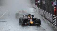 Velkou cenu Monaka narušil déšť. Závod plný kolizí ovládl suverén Verstappen
