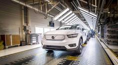 Volvo prozradilo, jak "špinavá" je výroba elektromobilu. Srovnání může být šokující