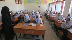 Útok na školy v Afghánistánu. Skoro 80 žaček prvního stupně někdo otrávil