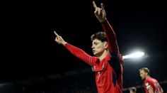 Krejčí jako Rosický. Kapitán reprezentace slavil gól ikonickým gestem