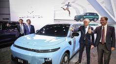 Automobilky v Paříži poměřují síly. Tohle jsou "zbraně" pro souboj Číny s Evropou
