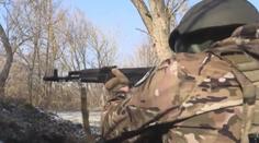 Záběry přímo z přestřelky. Ukrajinská a ruská armáda válčí tváří v tvář