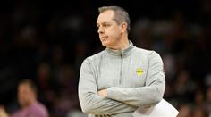 Nepostoupil do play-off a dostal padáka. Trenér Vogel končí u Lakers